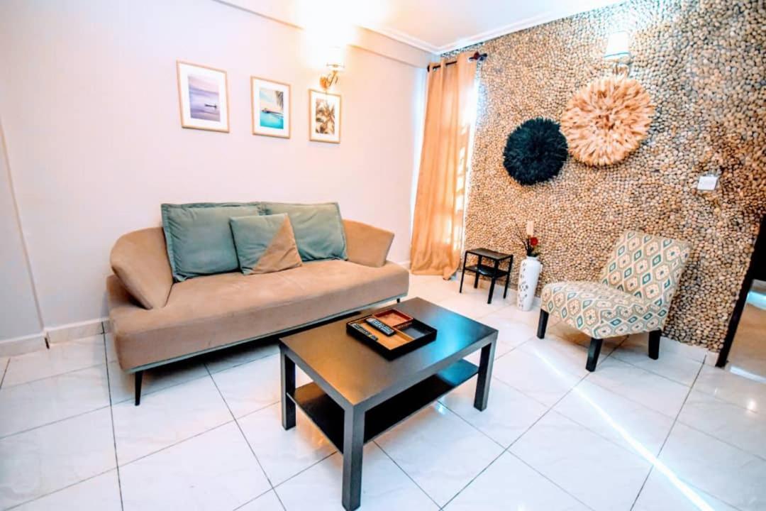 Stone House - Makepe, Douala Aparthotel Buitenkant foto