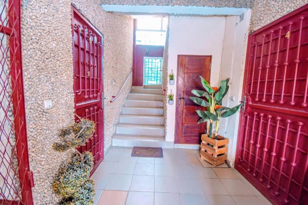 Stone House - Makepe, Douala Aparthotel Buitenkant foto
