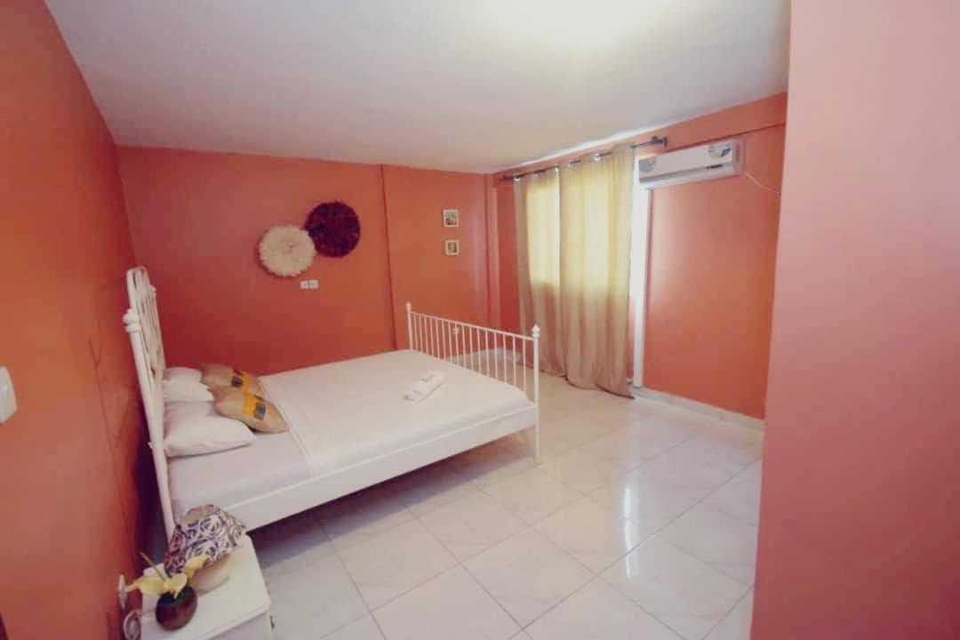 Stone House - Makepe, Douala Aparthotel Buitenkant foto