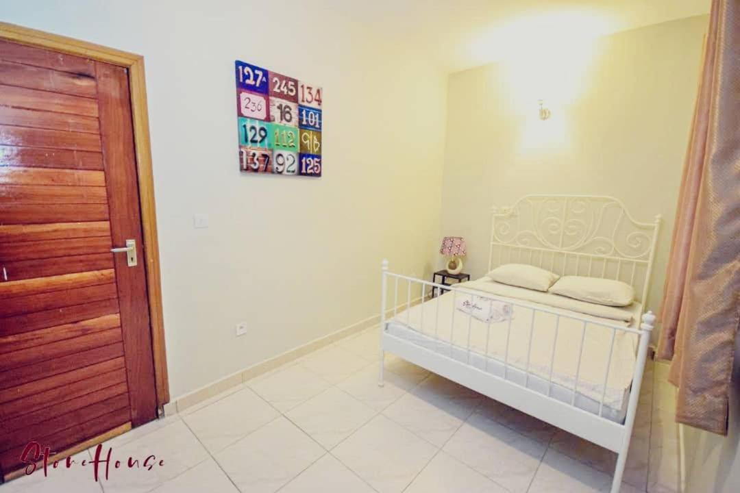 Stone House - Makepe, Douala Aparthotel Buitenkant foto