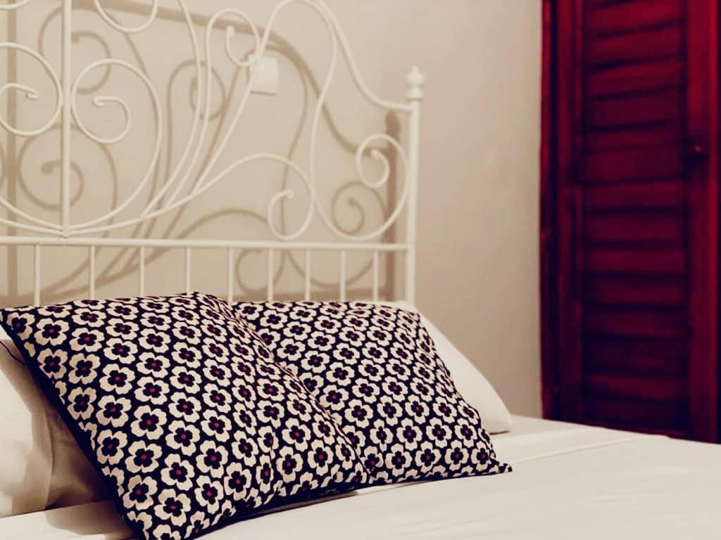 Stone House - Makepe, Douala Aparthotel Buitenkant foto