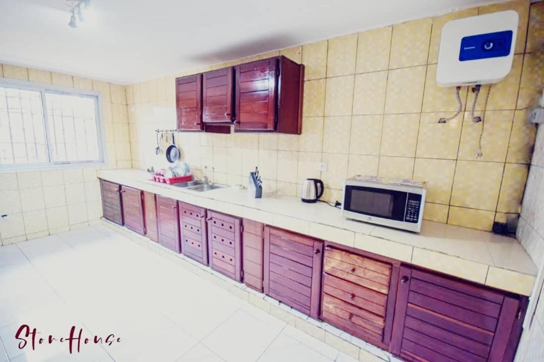 Stone House - Makepe, Douala Aparthotel Buitenkant foto