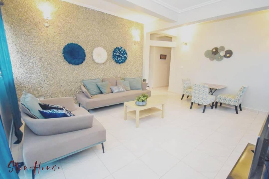Stone House - Makepe, Douala Aparthotel Buitenkant foto
