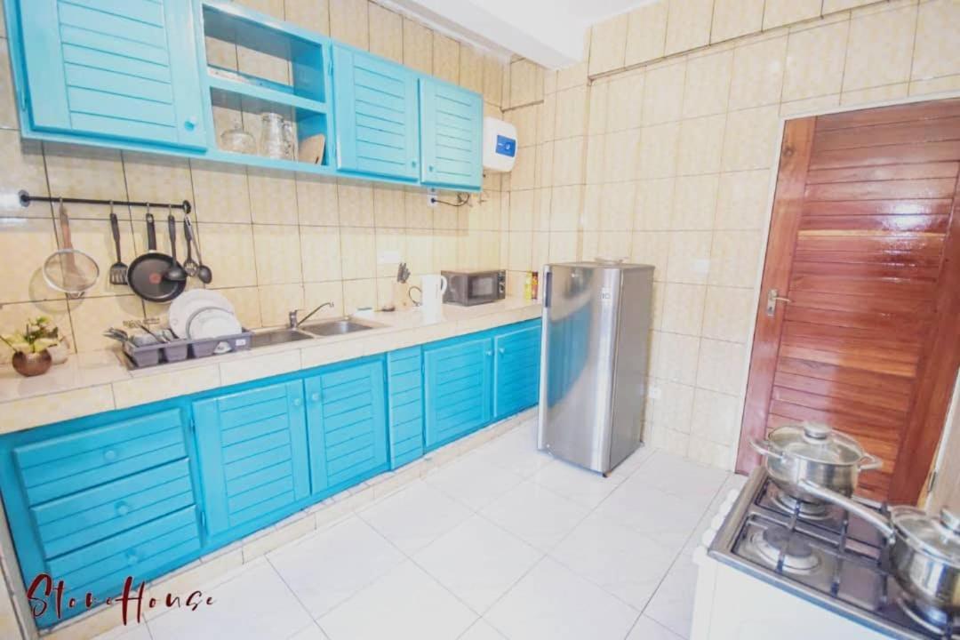Stone House - Makepe, Douala Aparthotel Buitenkant foto